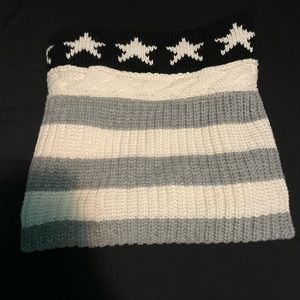 Pillover knit scarf-white faux fur on inside. knit gray/white /black outside